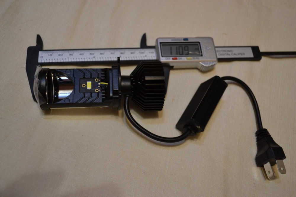 Led лампы H4 в авто линзованные ближний дальний