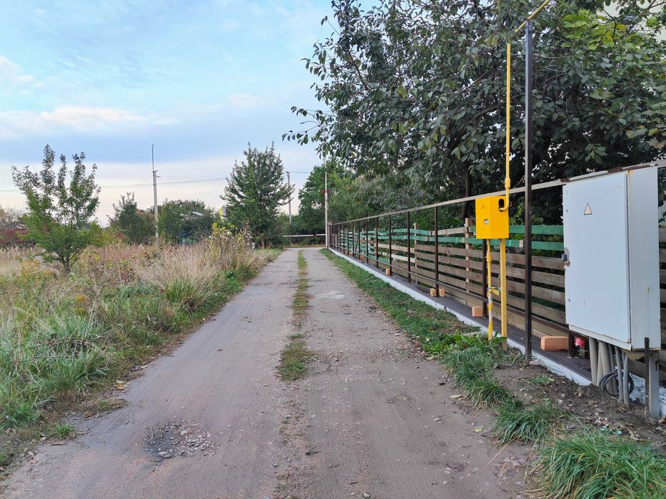 Ділянка 12 сот з комунікаціями під дачу