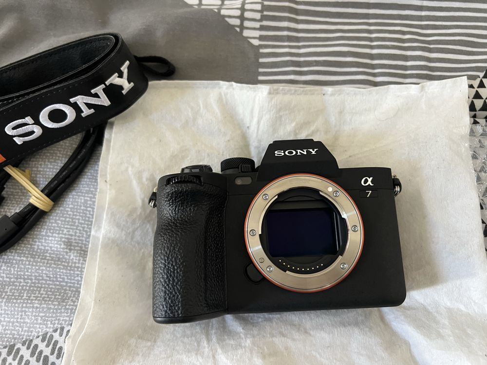 Camera Sony a7 Mark IV / Objetiva SEL35F18F 35-18mm