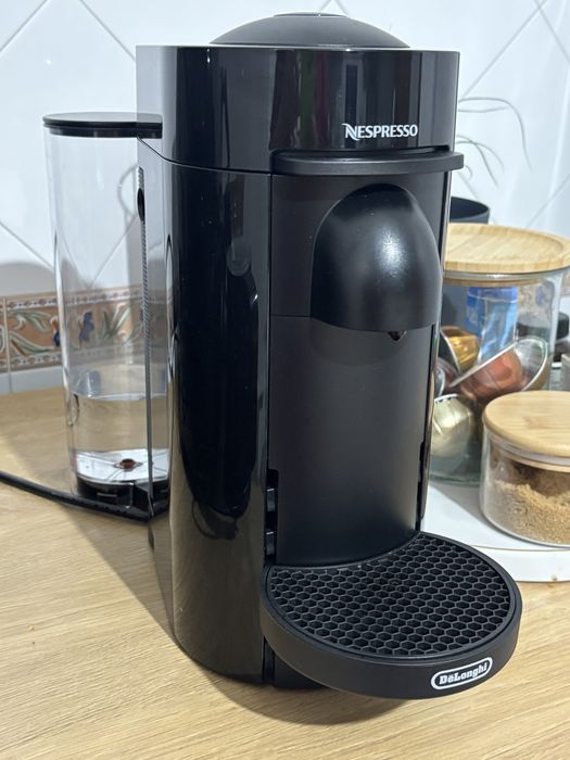 Máquina de Café Nespresso Vertuo Plus  com garantia