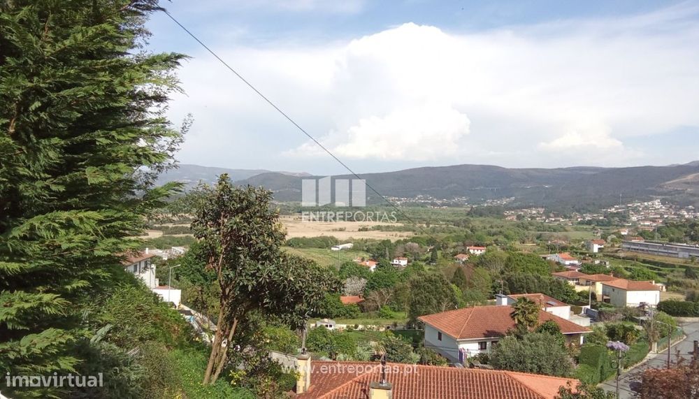 Moradia renovada com terreno para venda, Vilarelho, Caminha