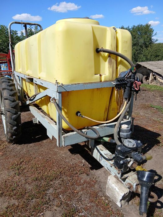 Продам прицепний  оприскувач