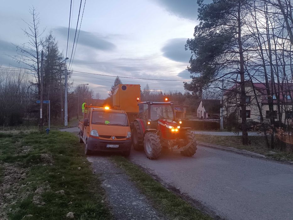 Zamiatanie utrzymanie czystości sprzątanie zamiatarka dróg chodników