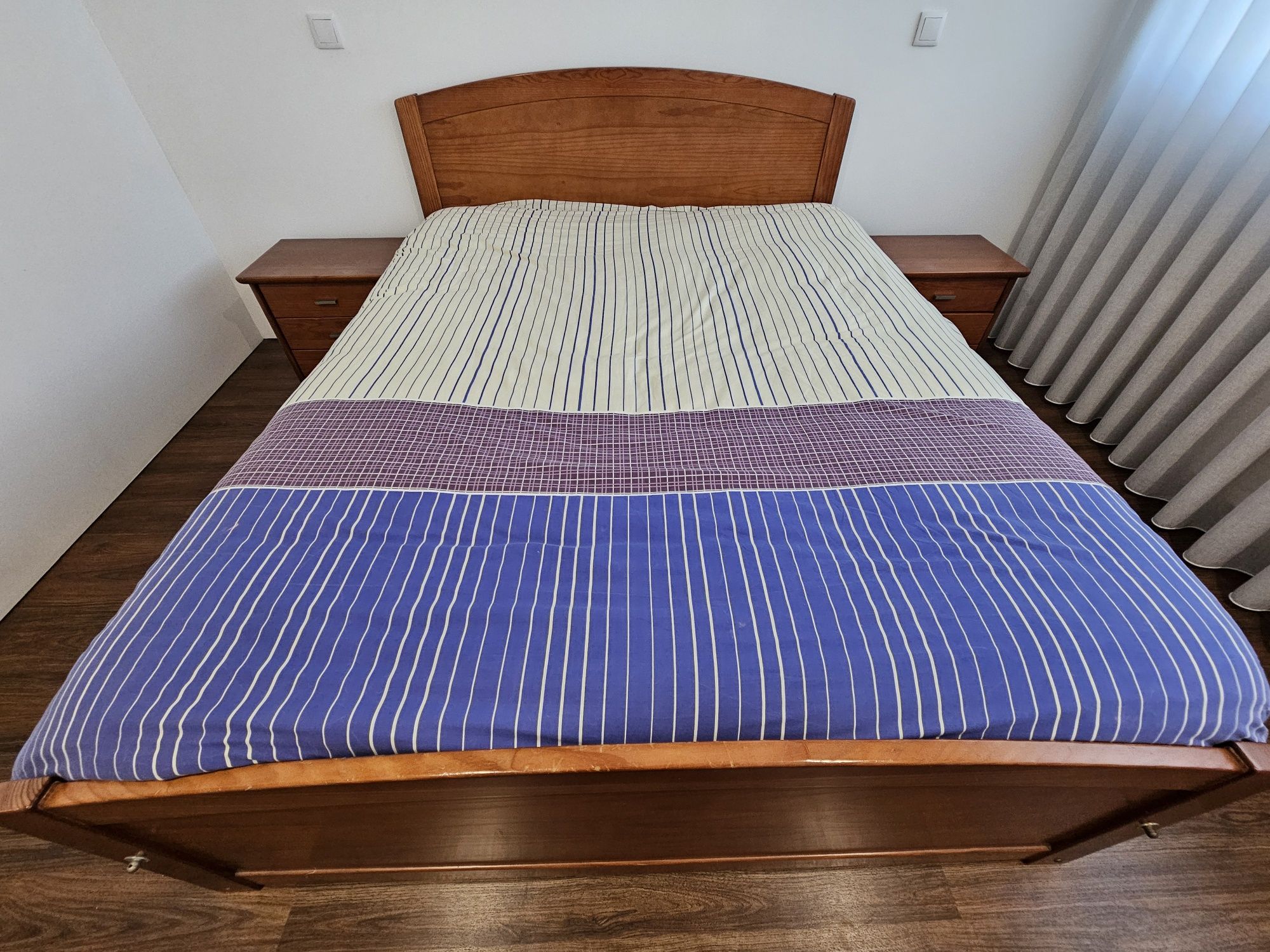 Cama de Casal em bom estado