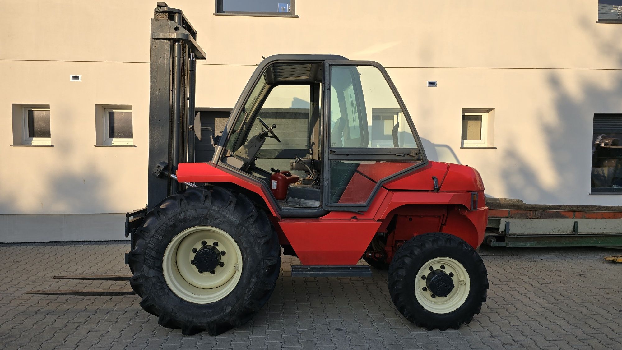 MANITOU M26-4 4×4 Wózek widłowy terenowy sprowadzony