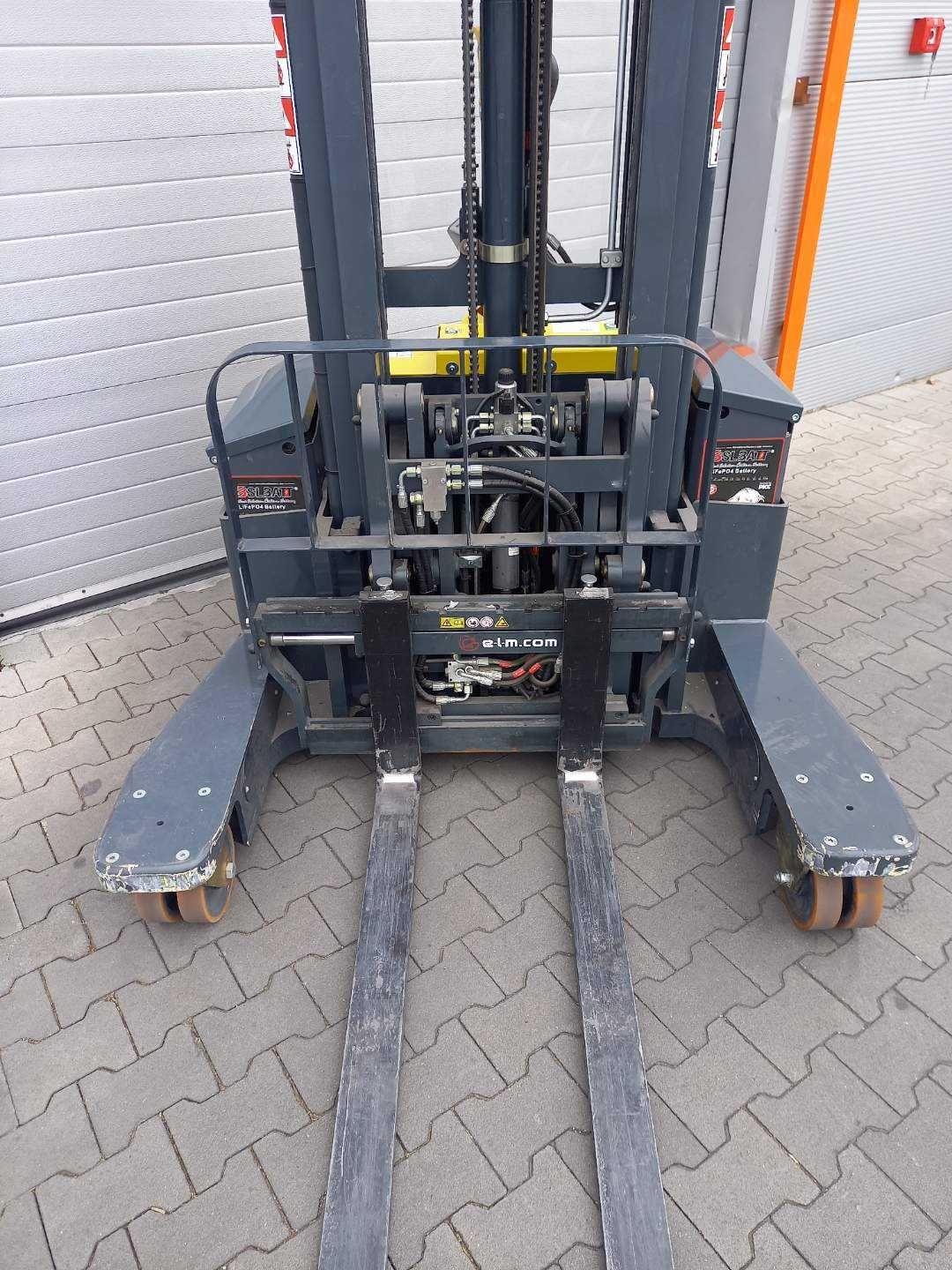 Wózek widłowy elektryczny wysokiego składowania COMBILIFT