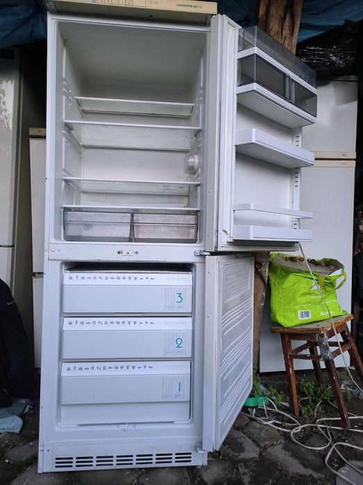 Холодильник германський двох компресорний в гарному робочому стані