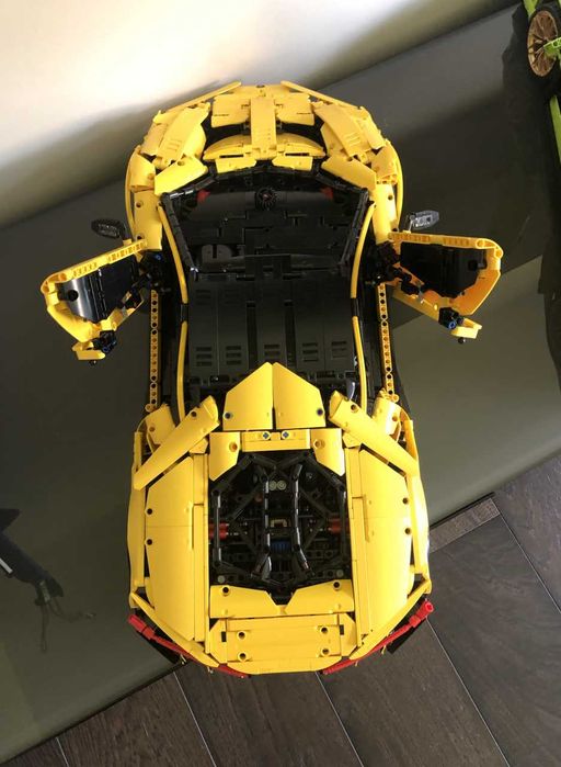 Конструктор Technic Lamborghini Centenario. Масштаб 1:8. 3899 деталей.