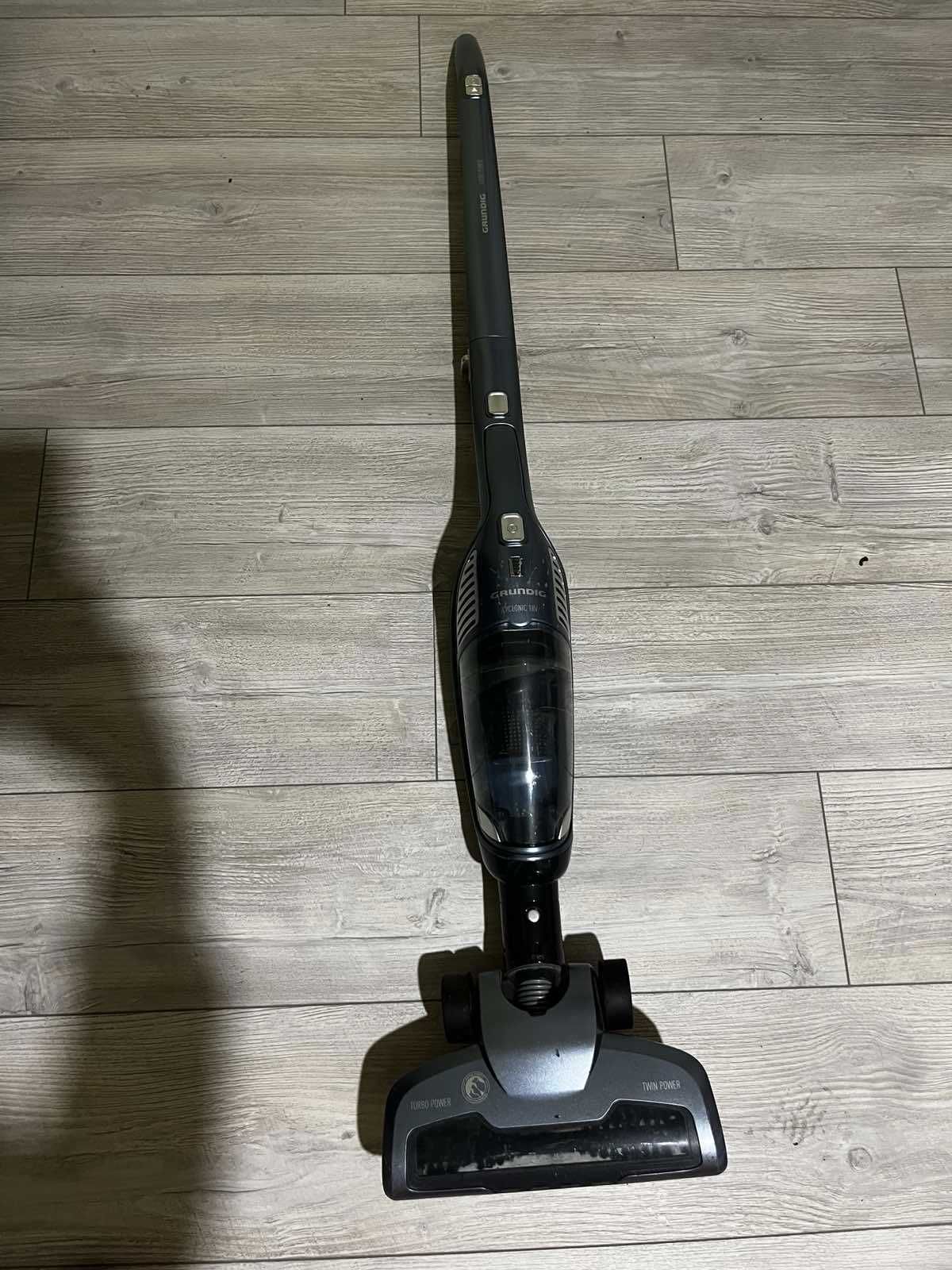 Акумуляторний пилосос 2в1 Grundig cyclonik 21.6v та 18 v. Німеччина.