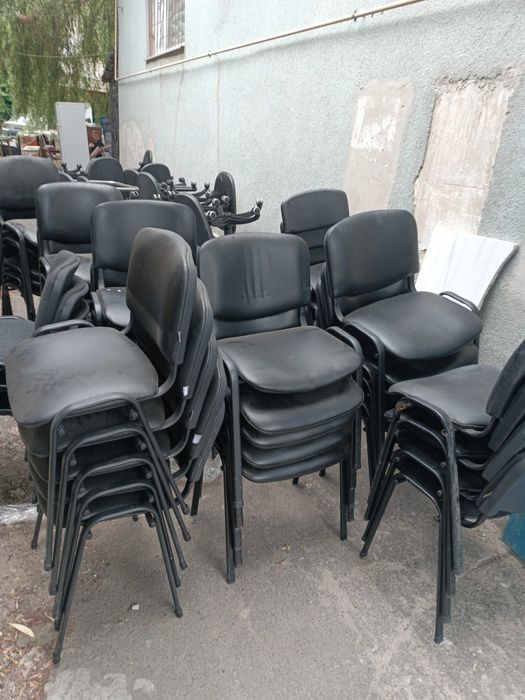 Офисная мебель: столы, стулья, тумбы, шкафы, сейфы и пр.