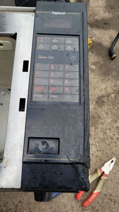 Мікроволновка по запчастинах