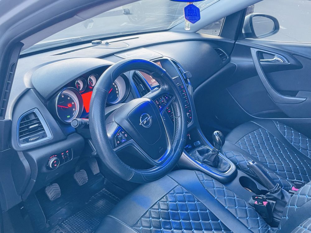 Opel Astra J 2013 рік 1,7 дизель