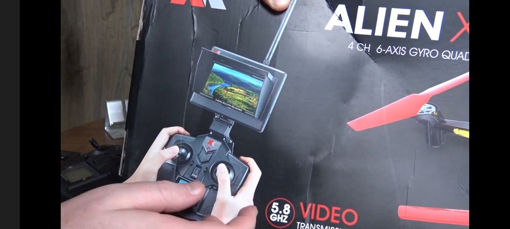 Drone  com monitor a cores incorporado, 3D,wifi e câmara hd.,2 bateria