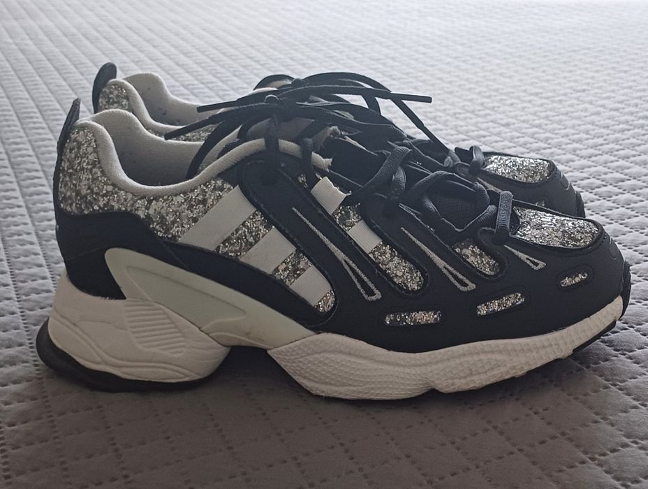 Ténis Adidas como novos.