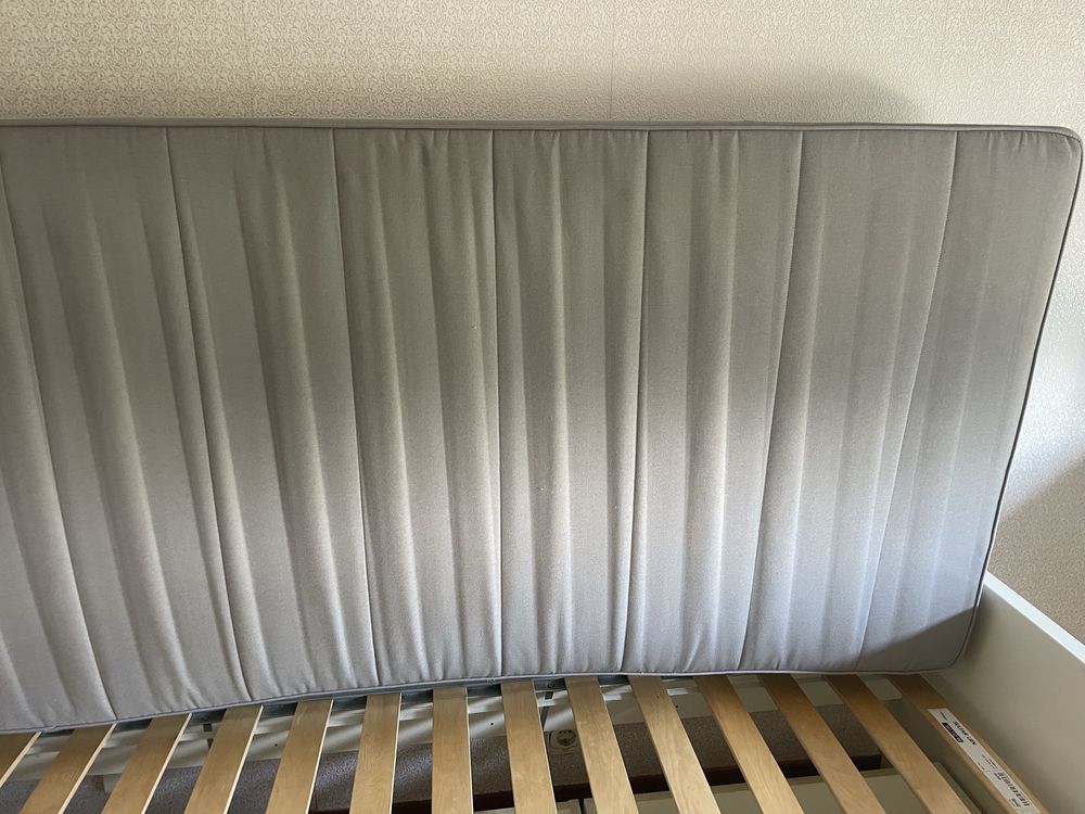 Cama de Solteiro IKEA com Colchão + 3 Gavetas de Arrumação