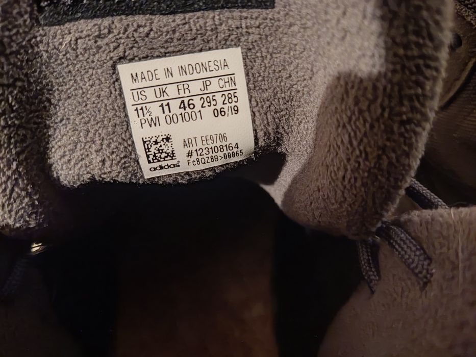 Продам кросовки ботинки адидас