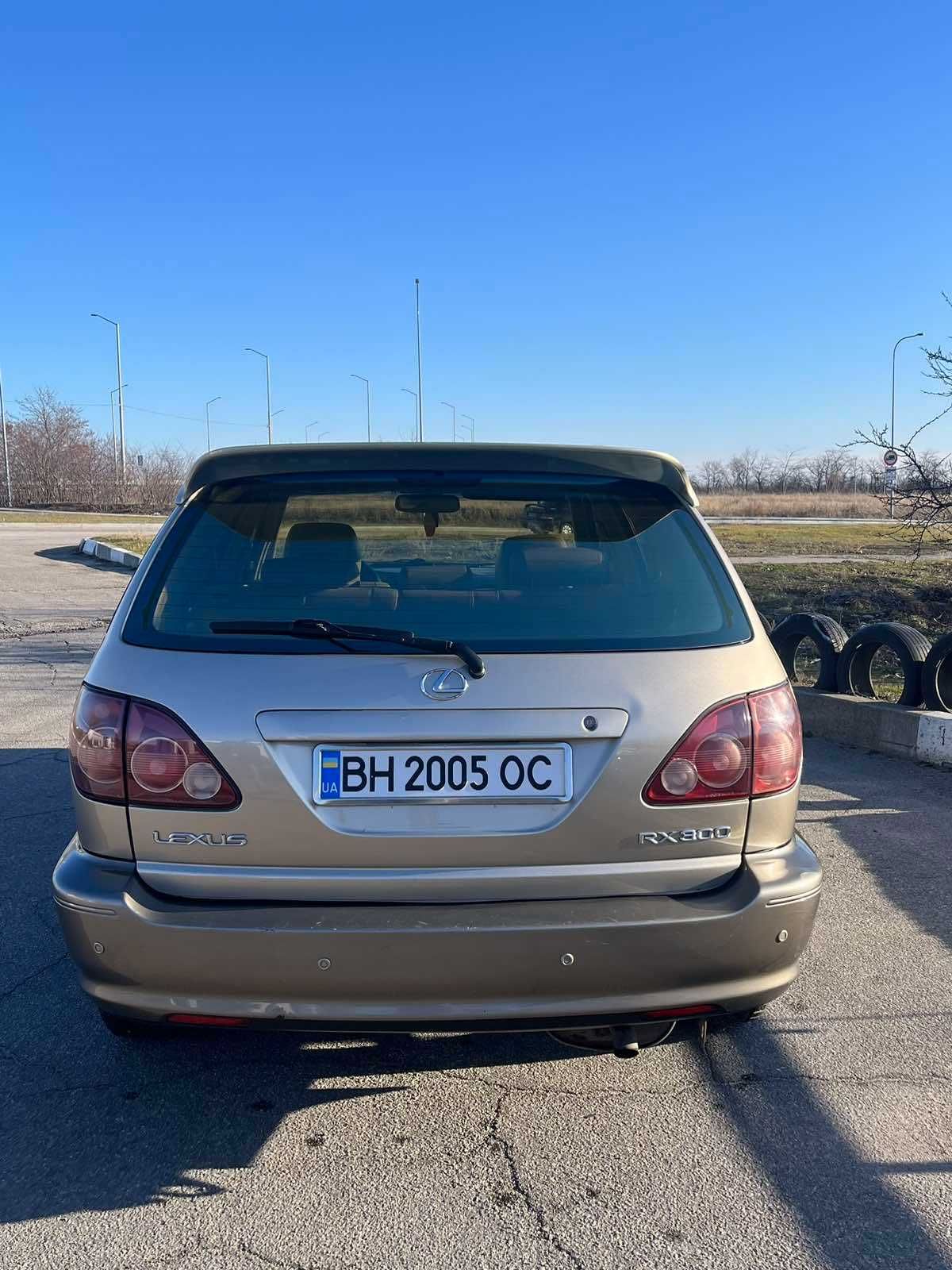 Лексус 300RX в доглянутому стані