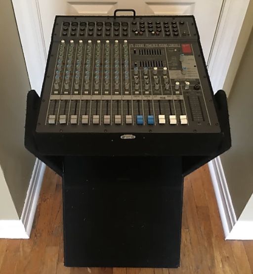 RARO Mesa de som FENDER PX2200D