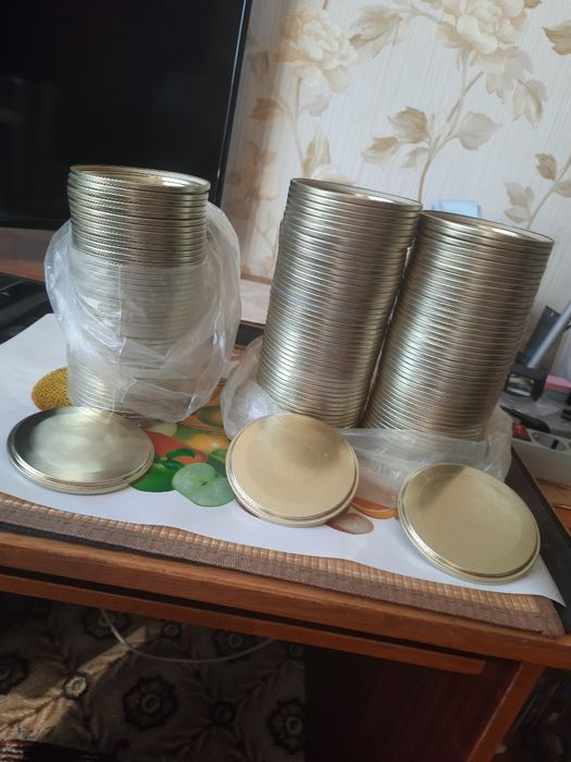Продаю новые крышки с резинками  для консервации.