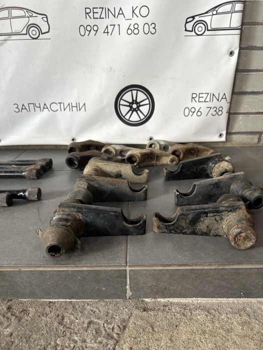 Торсіони передні (лівий,правий) Toyota Hiace довга база 1995-2010 р.