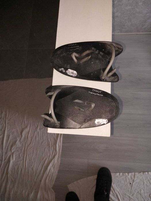 Лопатки для плавання у неплохому стані