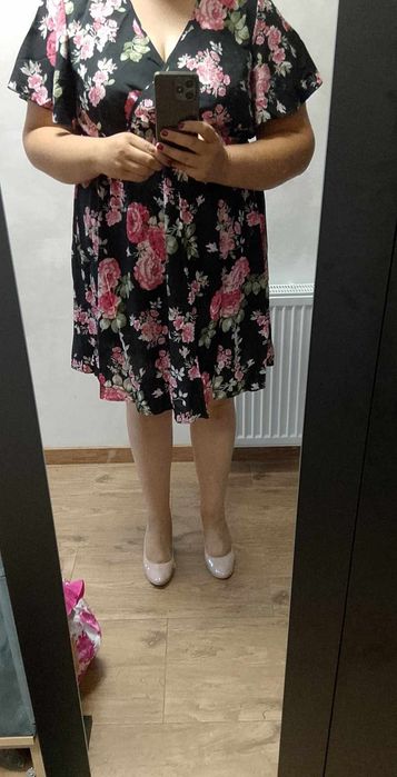 Sprzedam sukienkę 4 Xl