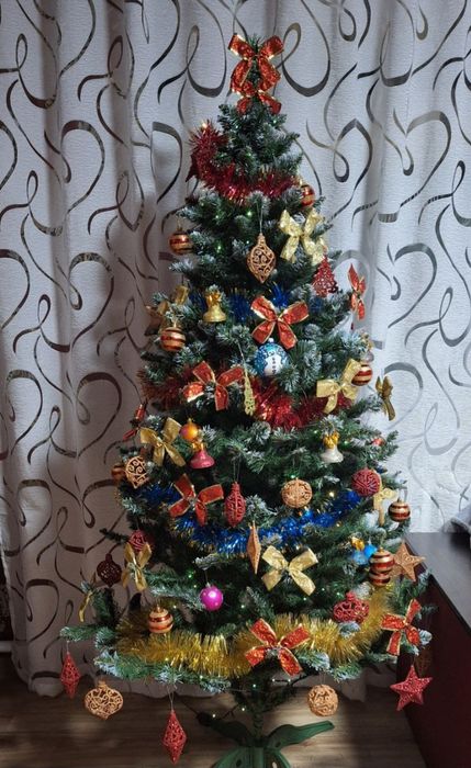 Продам 2 метрову ялинку стан ідеальний