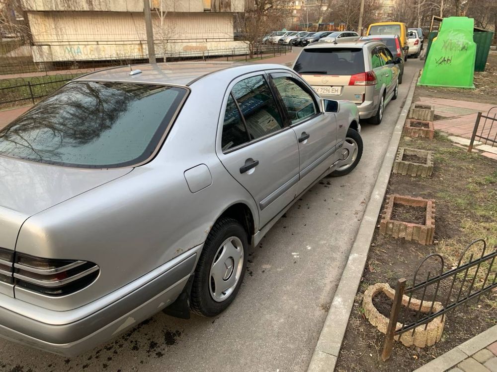 Продам мерседес w210