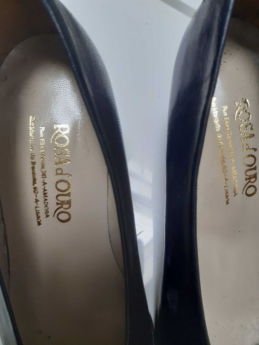 Sapatos pretos com aplicação removível 35