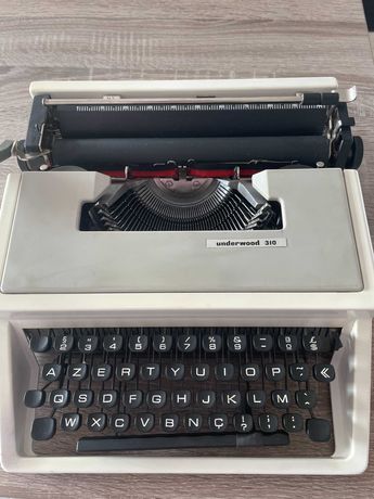 Máquina de Escrever Underwood 310