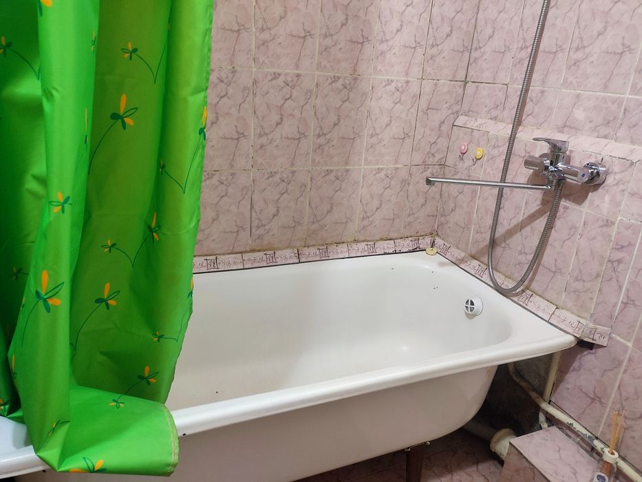 Продам 1 к. квартиру на Грушевського