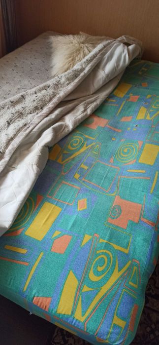 Диван білий з подушкою б/у продам