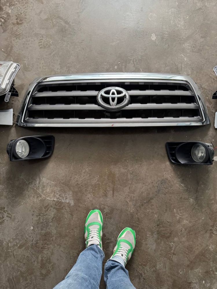Решотка радиатора TOYOTA SEQUOIA 2007-2017, II- поколения