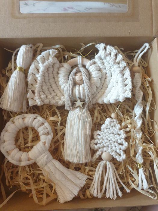 Box ozdób świątecznych z makramy