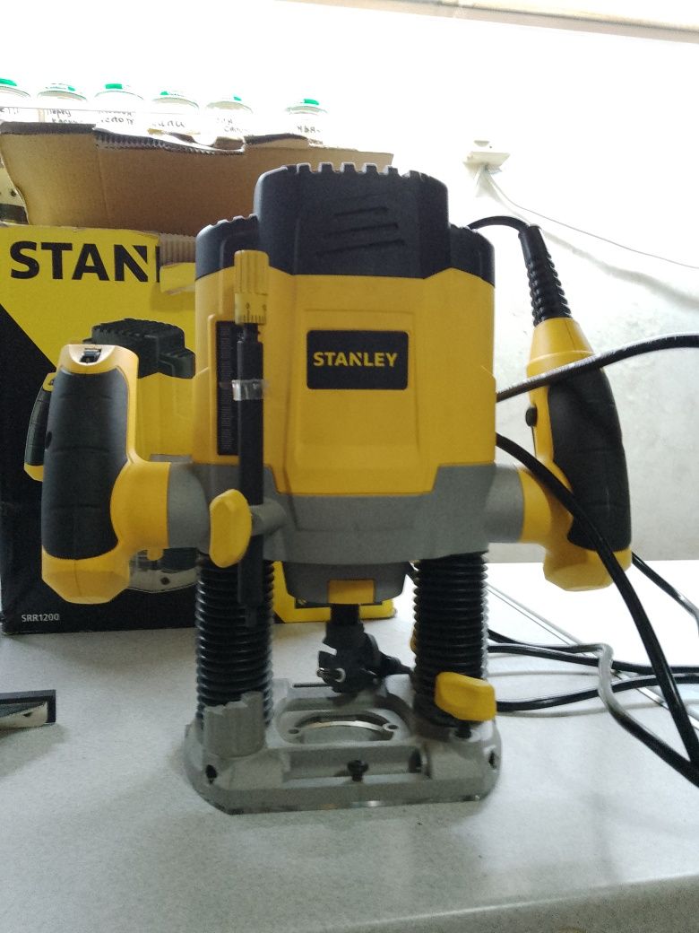 Фрезер по дереву Stanley