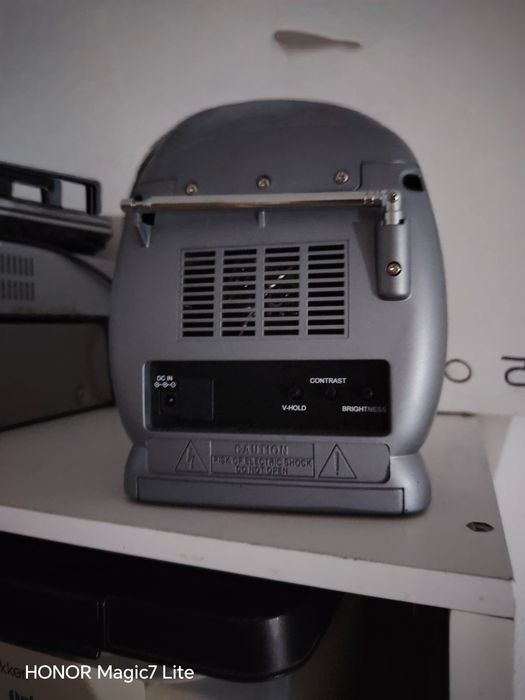 Mini TV com rádio incorporadoro