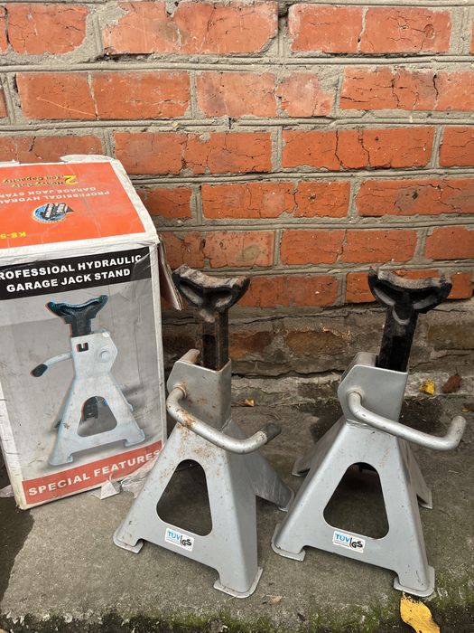 Підставка для авто б/к в хорошому стані