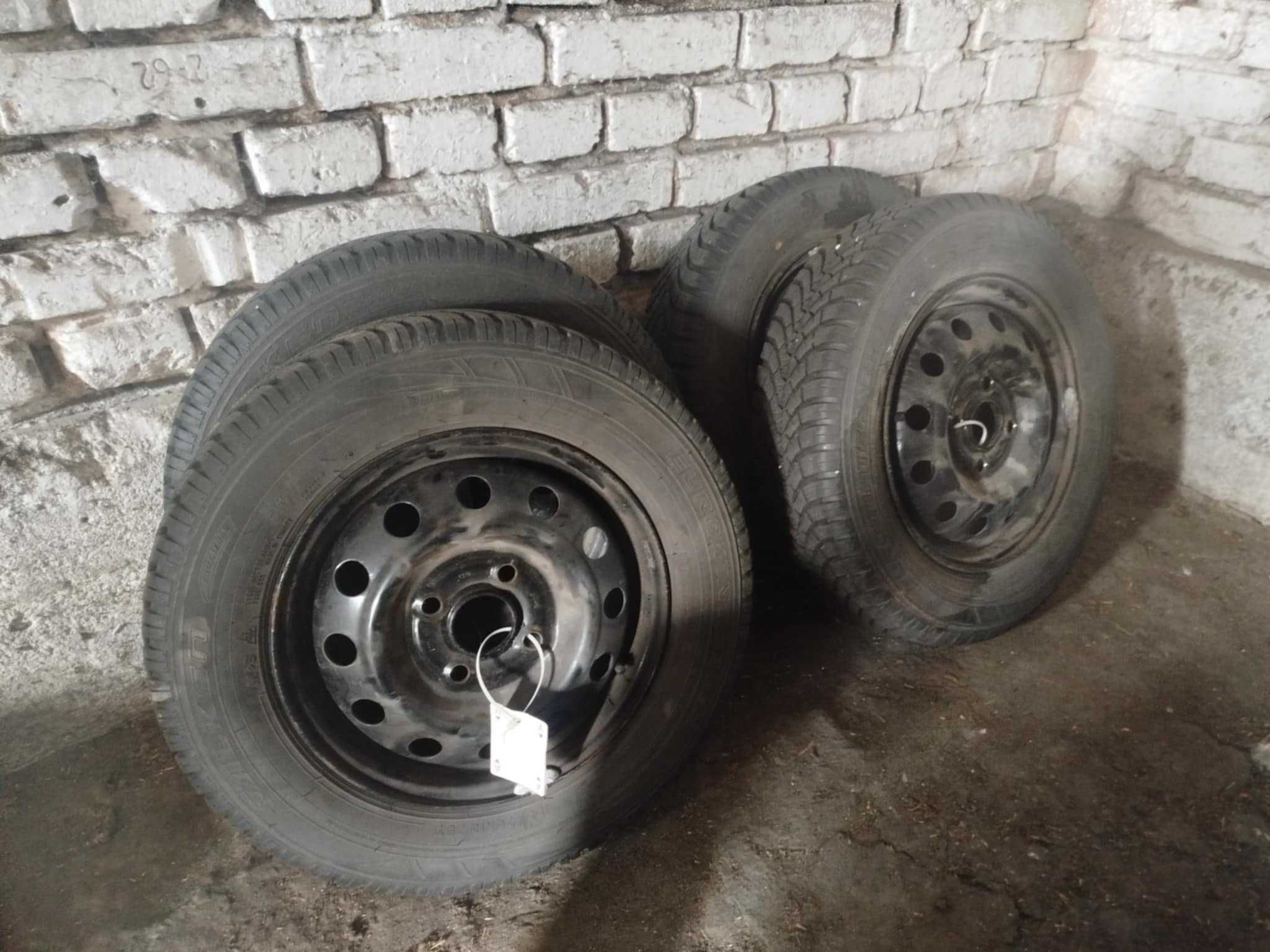 Komplet Opony zimowe  155/70 R13 75 T + felgi