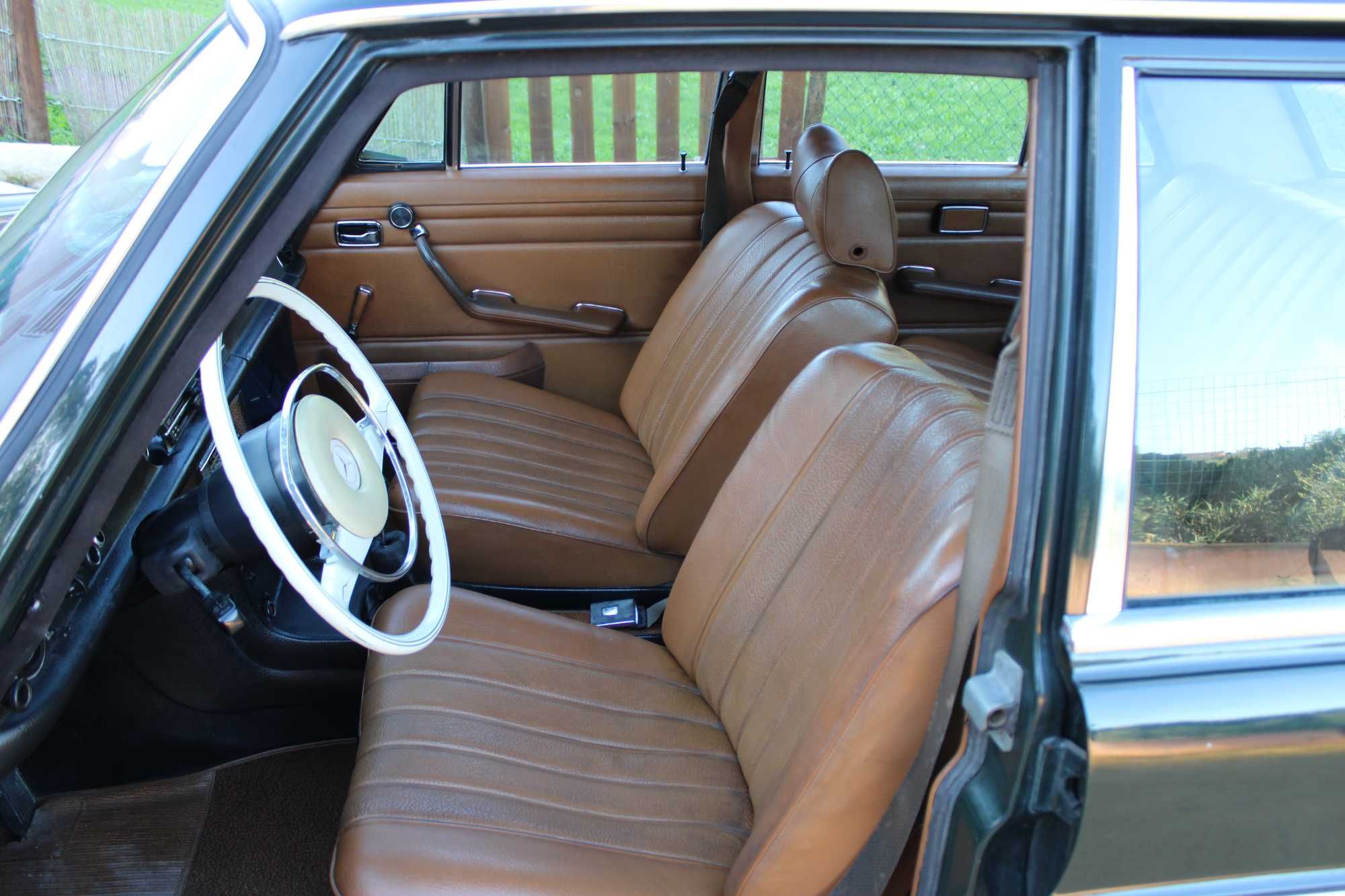 Mercedes-Benz W115/8 220