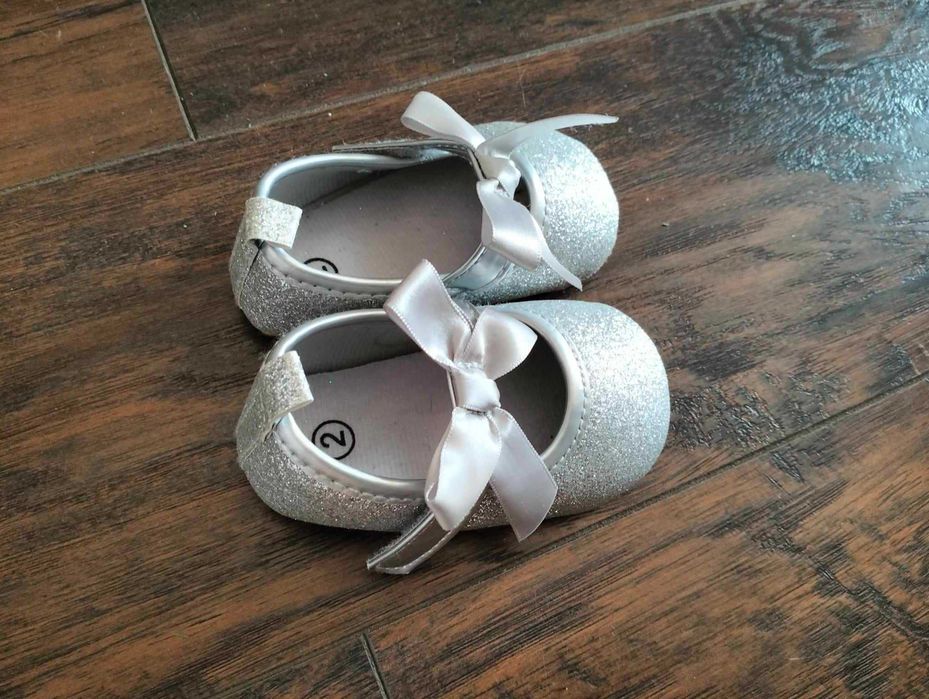 śliczne buciki niechodki srebrne dziewczynka
