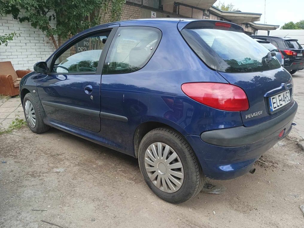 Peugeot 206 poj. 1.1 Benz. OC i PT aktualne. Rok prod. 2003.