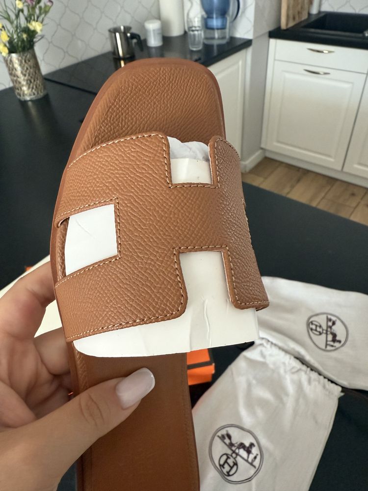 Luksusowe klapki Hermès Oran