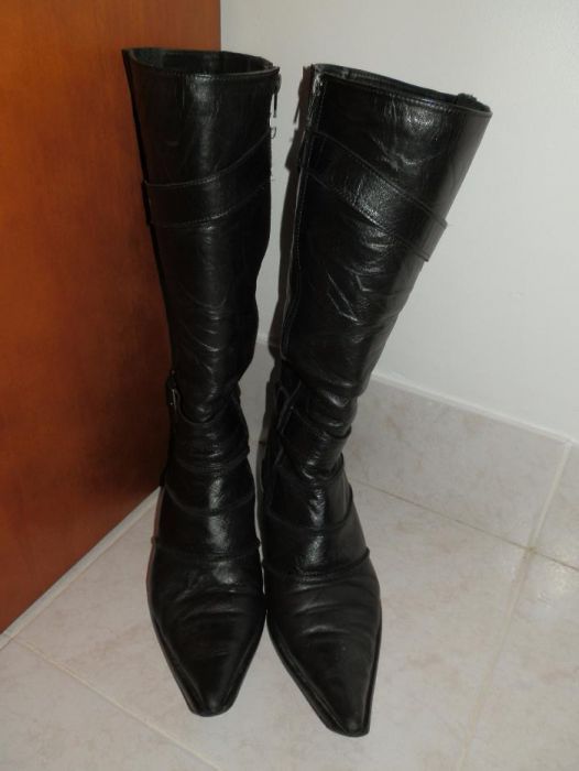 Botas pretas de pele nº 39 em optimo estado