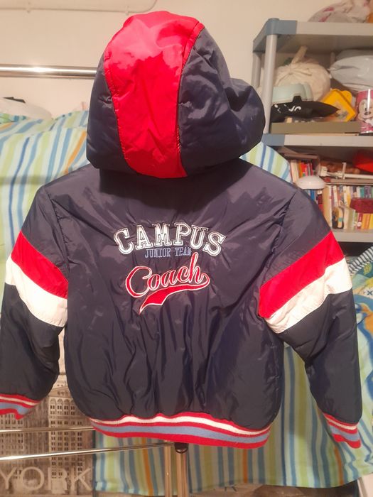 Kispo de menino com capuz.