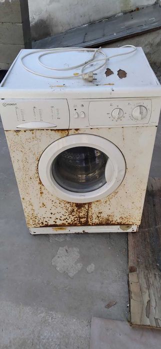 Запчастини до пральноi машини.