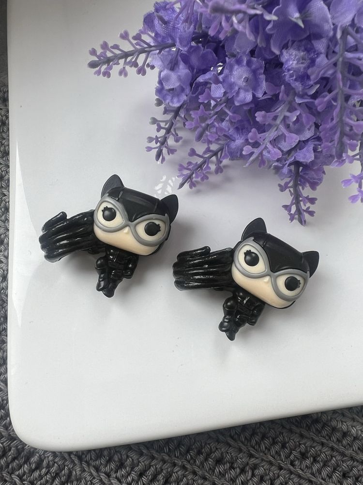 Nowa figurka nakładka na ołówek długopis catwomen kinder joy dc