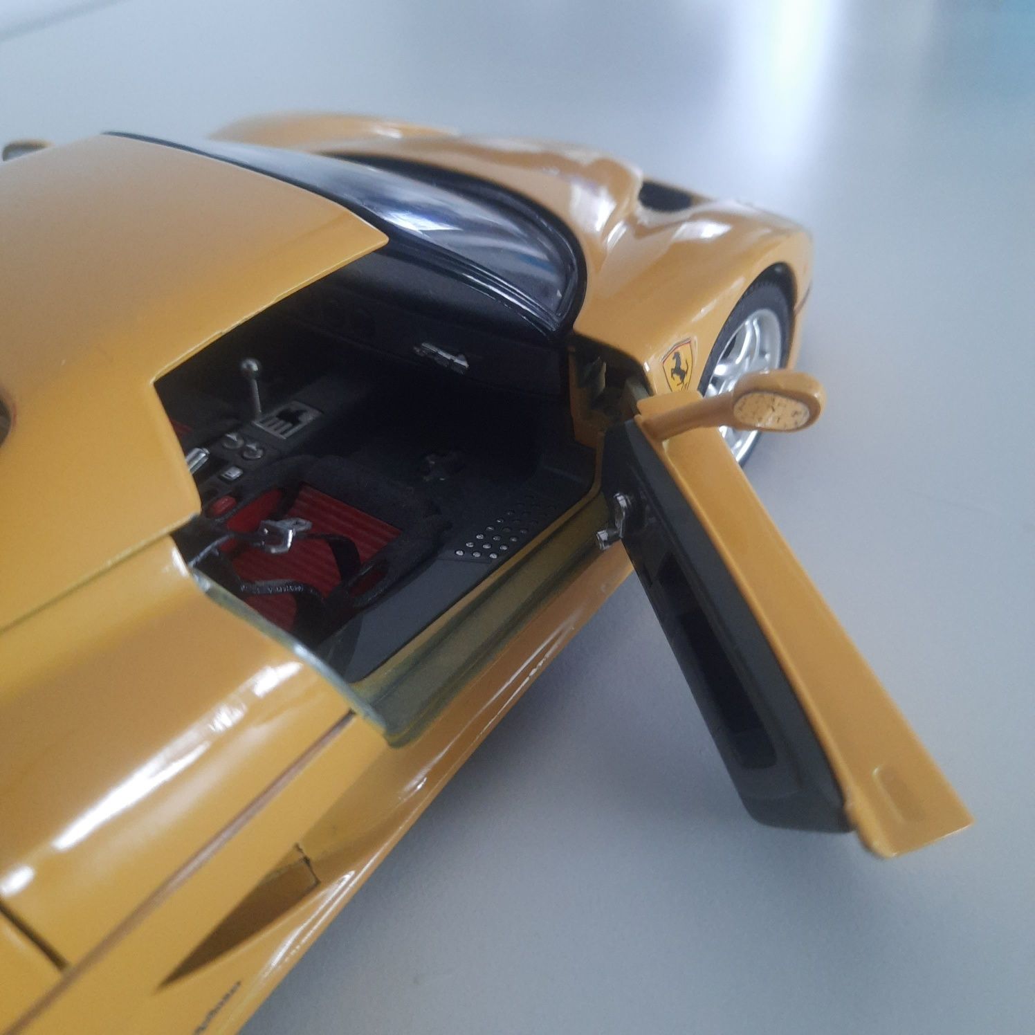 Ferrari f50 żółty bburago 1:18