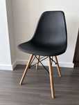 Vendo cadeira cor preto