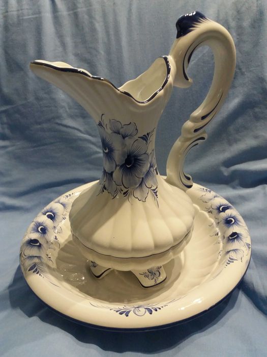 Conjunto de Jarro e bacia em loiça