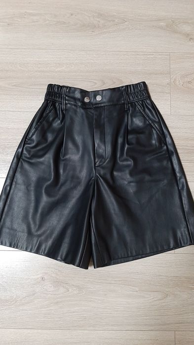 Шорти бермуди шкіряні Bershka S